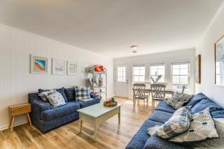 Lovely Emerald Isle Beach House - Steps to Beach! - Emerald Isle - 0