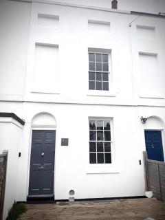 Central Canterbury City Getaway FREE Parking 2BR House, en-suite master bedroom - Canterbury - 2