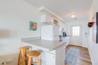 Beachfront Emerald Isle Vacation Rental with Deck! - Emerald Isle - 3