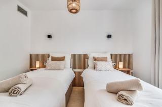 Ultimate Rentals - Scenic 2BR Haven Breathtaking Sea and Garden Views - 7