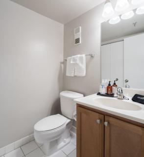 Modern Stylish Oasis King Bed Sleeps 8 Central Location - 7