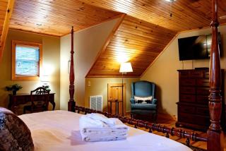 Minutes to Boone, Blowing Rock, HotTub, Firepit - 1