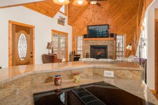 Log Cabin, Ample Parking, AC, Deck, Fireplace - Beech Mountain - 7