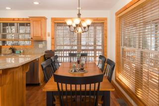 Log Cabin, Ample Parking, AC, Deck, Fireplace - Beech Mountain - 6
