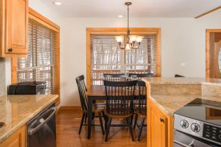 Log Cabin, Ample Parking, AC, Deck, Fireplace - Beech Mountain - 4