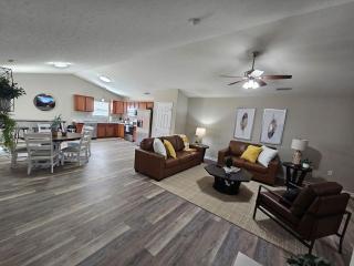 Cozy Charming Cottage-Style Home - Hamilton - 6