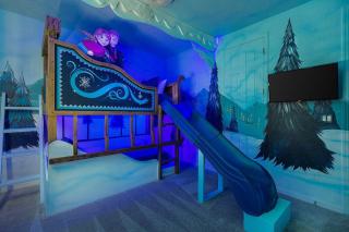 Epic Villa with Superhero BR, Theater, Arcade & Pool - Kissimmee - 3