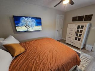 Quaint Liberty Township Remodeled Home - Hamilton - 8