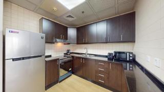 Royal Oceanic - Bright Two Bed on the 14th Floor - 6