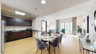 Royal Oceanic - Bright Two Bed on the 14th Floor - 2