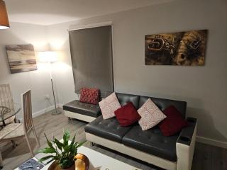 Linwood 5-bed with Garden - Johnstone - 8