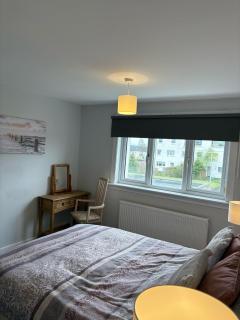 Linwood 5-bed with Garden - Johnstone - 3