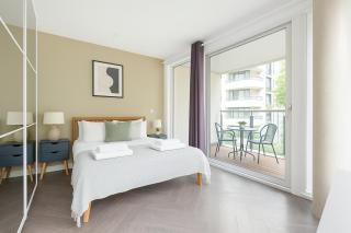 Modern Flat in Islington - Steps from Caledonian Road Station - London - 8