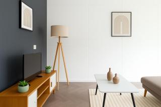 Modern Flat in Islington - Steps from Caledonian Road Station - London - 1
