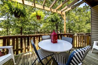 Fairfield Bay Gem with pool access and 4 Mi to Lake - Fairfield Bay - 0