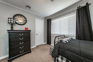 Fairfield Bay Gem with pool access and 4 Mi to Lake - Fairfield Bay - 4