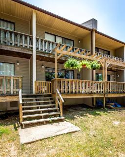 Fairfield Bay Gem with pool access and 4 Mi to Lake - Fairfield Bay - 2