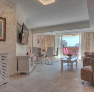 Apartments Danica - Petrovac na Moru - 0