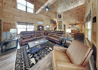 Falling Brook – Cozy Creekside Cabin with Hot Tub, Game Loft & Dog-Friendly Comfort - Gatlinburg - 8