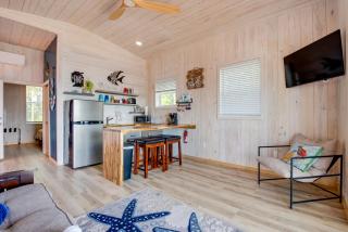 Beachfront Retreat with Dock in Lanark Village! - - 5