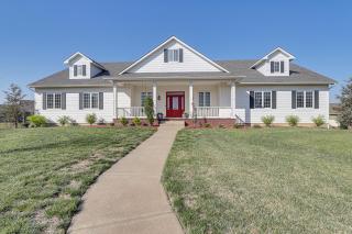 Balcony and Patio Spacious Home in Bel Aire! - - 9