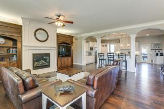 Balcony and Patio Spacious Home in Bel Aire! - - 8