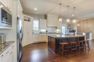 Balcony and Patio Spacious Home in Bel Aire! - - 3