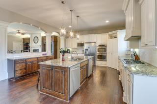 Balcony and Patio Spacious Home in Bel Aire! - - 2