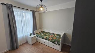 Spacious Riverside View, Class Park - 2