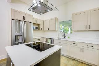 1 Mi to Dtwn San Antonio Sleek Bungalow with Yard! - San Antonio - 3