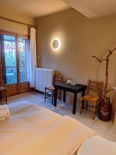Skourgias Rooms - 7