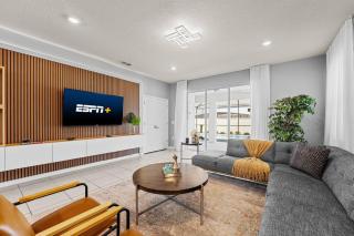 Beautiful Retreat With 6br, Bbq Grill, Pool & Spa - 3