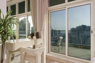 Exquisite 2-Bedroom with Panoramic Marina view - 2