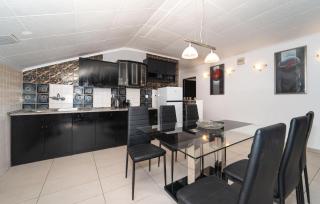 Lovely Apartment In Benkovac With Wifi - Benkovac - 1