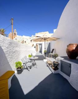 DOMEstic Cave House in Finikia Oia Santorini - 0