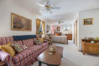 The Pilot & Plover Lakeside Retreat - Standish - 2
