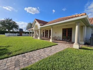 Gated, private pool, pool table, 8 miles to Disney, 21 miles to Universal, Wifi - Davenport - 0