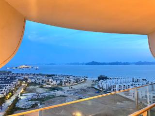 Bay View Halong Homestay Panoramic Bay View Luxury Apartment - Ha Long - 2
