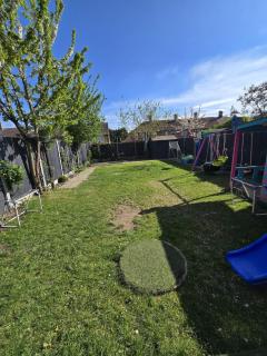 Modern 4-Bedroom Home Near Station, Shops&Schools - Loughton - 4