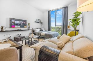 Silhouette Suite Studio by JK - 0