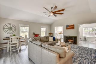 Waterfront Townville Home with Hot Tub and Dock! - Townville - 8