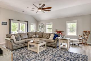 Waterfront Townville Home with Hot Tub and Dock! - Townville - 7