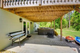 Waterfront Townville Home: Hot Tub & Lake Access! - 8