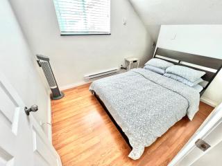 Cozy 2-bedroom Private Guest House in a convenient location - 2