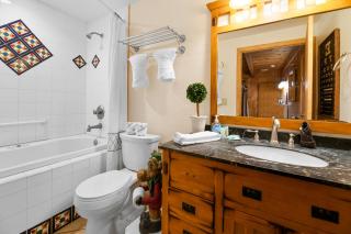 Honey Bear Den - Walk to Ski Slopes 2 Fireplaces, Deck, BBQ - 4