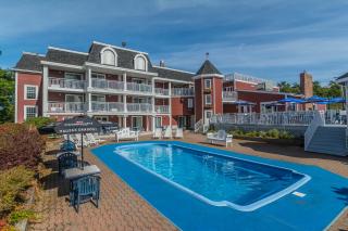 Inn on the Lake - Fall River - 8