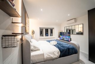 Luxury 3 bed Retreat with Hot tub - Northwood - 2