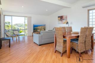 Whispering Palms - Ocean Views - Malua Bay - 8