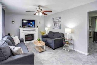 Warm & Welcoming Home with King beds near Everything - - 6