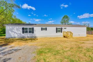 8 Mi to Main Street Home with Yard in Bedford! - Bedford - 0
